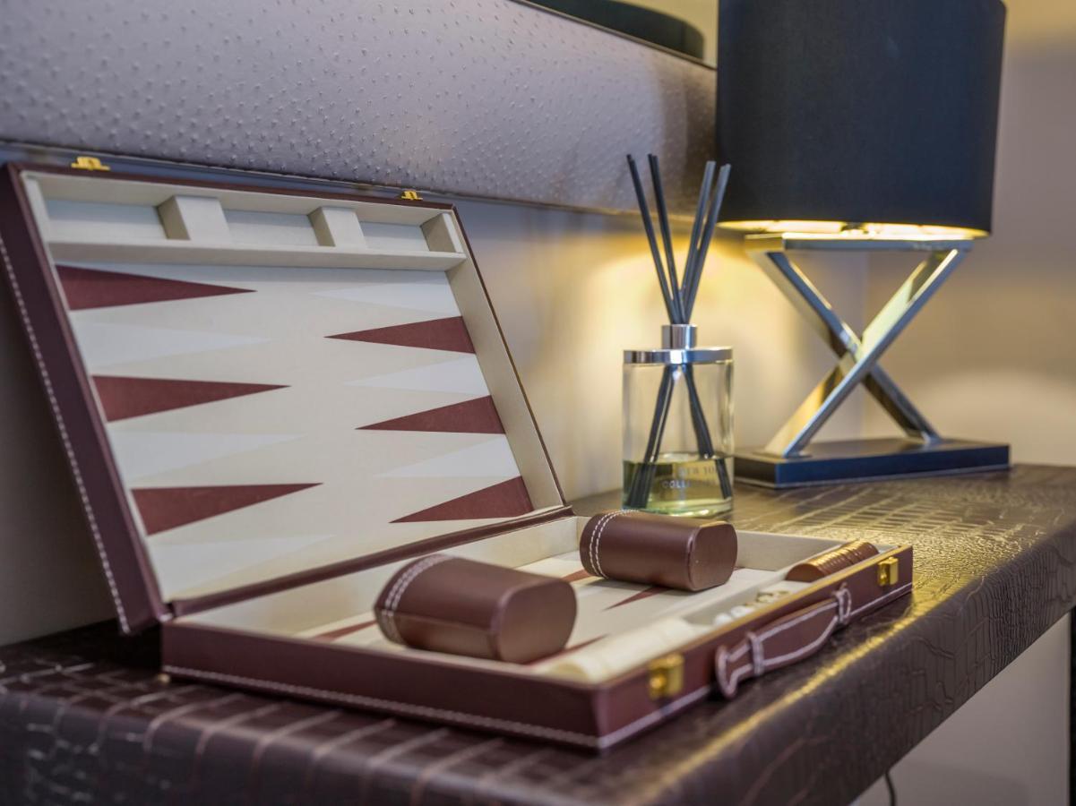 Boulevard Hotel 黑潭 外观 照片 A backgammon set